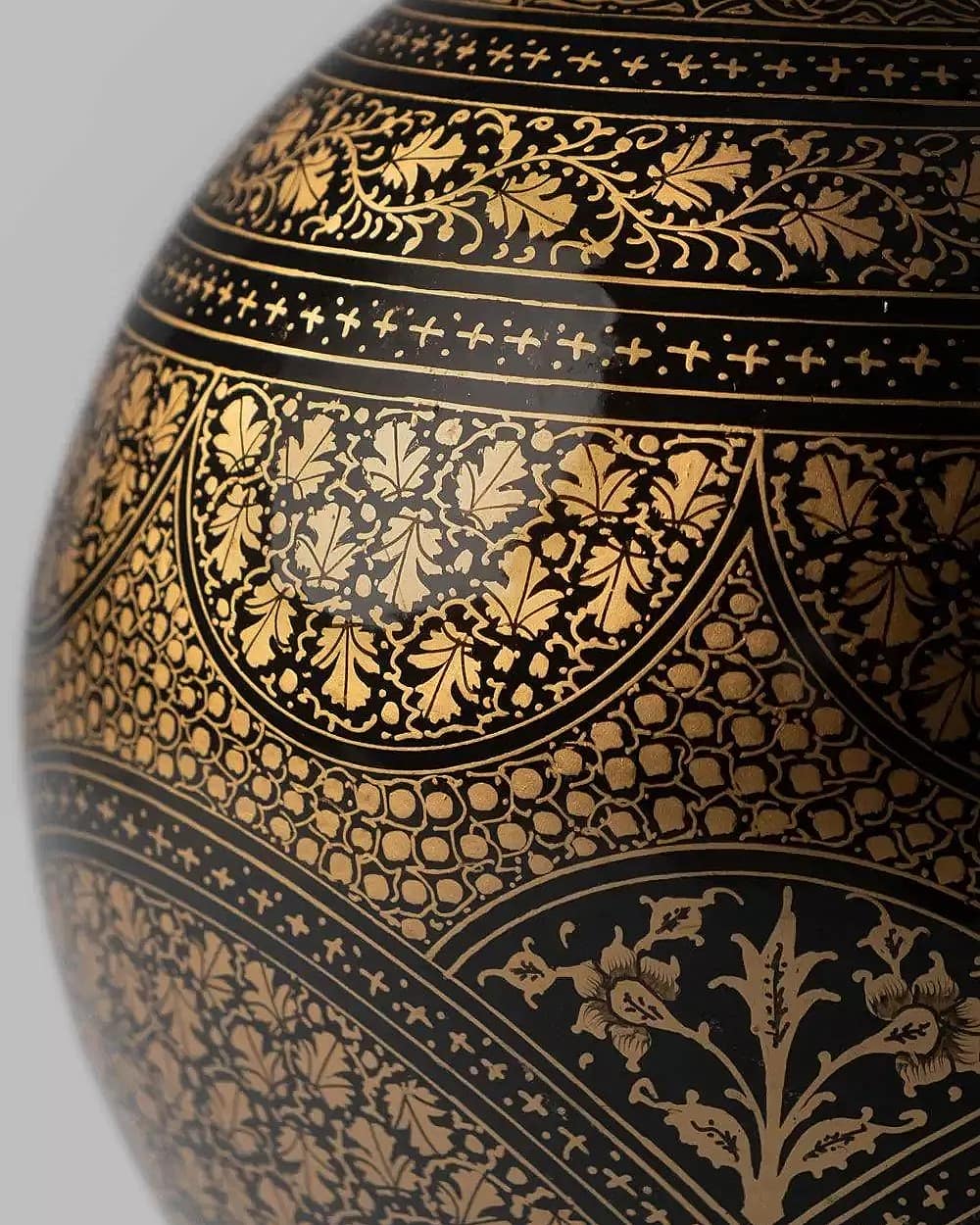 ORIGINAL HANDCRAFTED AND HAND PAINTED CHINAR LAMP
